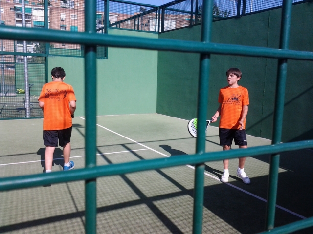 Jugando al padel